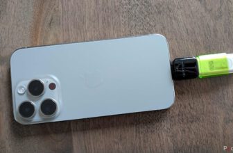 This $8 adapter is all it takes to make a USB stick useful in the iPhone age