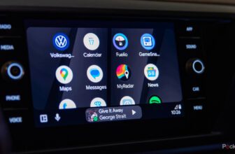 Google is pulling the plug on Android Auto updates for some older phones