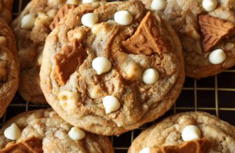 Gooey Stuffed Biscoff Cookies – Cookies and Cups