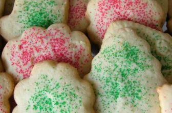 25 Christmas Candies, Cookies & Treats Made for Holiday Traditions